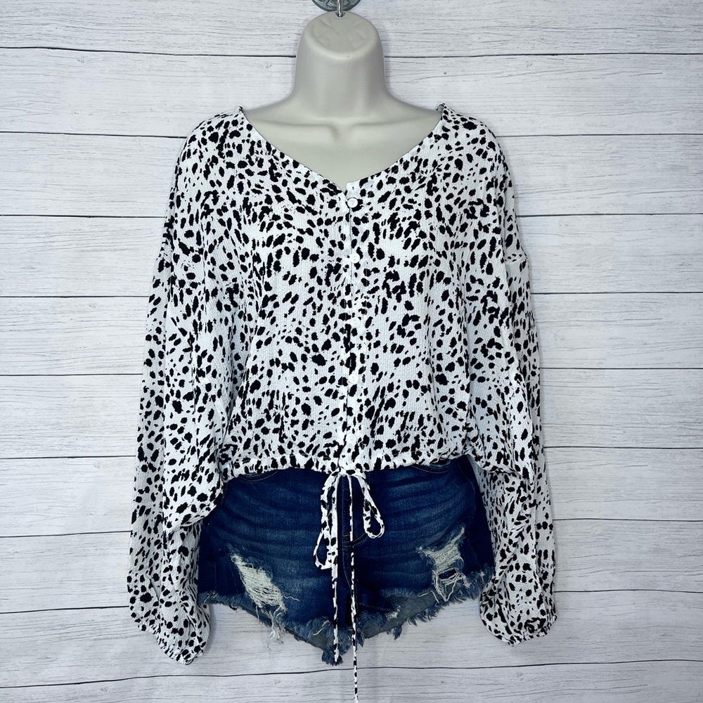 Boutique Brand Leopard Print Drawstring Button Down Batwing Sleeve Blouse 💗